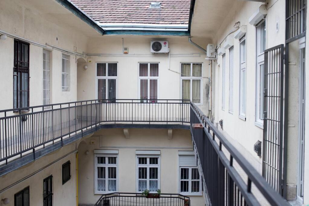 Ben Suite, Budapest